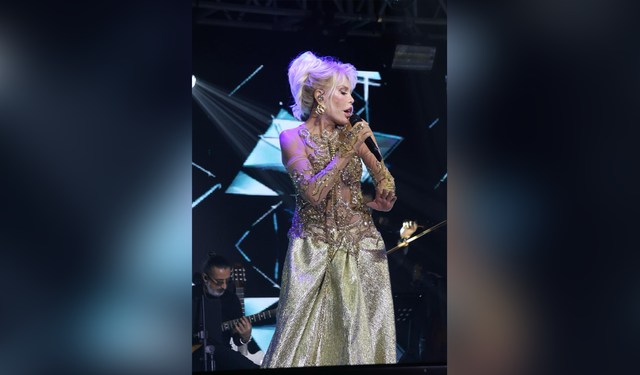 Bayramda Les Ambassedours’ta Ajda Pekkan Coşkusu