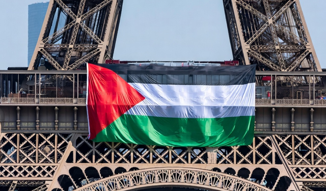 Paris'te Eyfel Kulesi'nde Filistin bayrağı açan 6 kişi gözaltına alındı