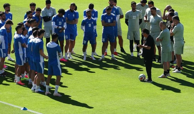 İran Milli Futbol Takımı ABD'de protestolarla karşılandı
