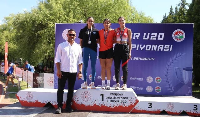 Atletlerimiz Eskişehir'de parladı: Ecem Nehir Çelik Türkiye üçüncüsü oldu