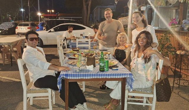 Işın Karaca ve Şeniz Hanım Gilanlı Köy Meyhanesi’nde Geceye Renk Kattı