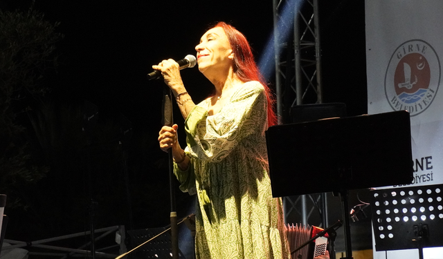 18. Girne Ozanköy Pekmez Festivali'nde bu gece Sinan Güzen konseri var