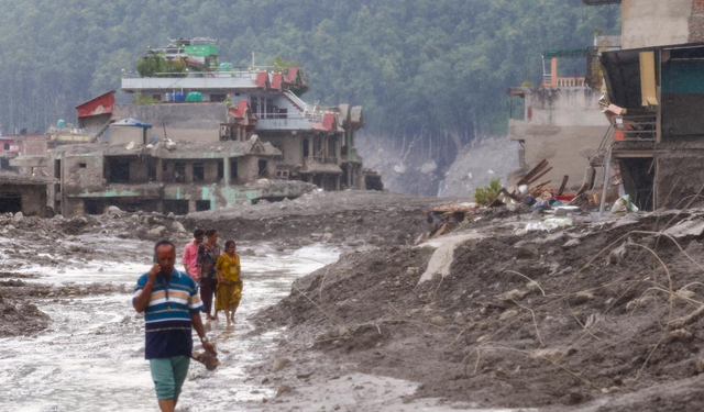 Nepal’de 2,2 Milyon Ton Enkaz