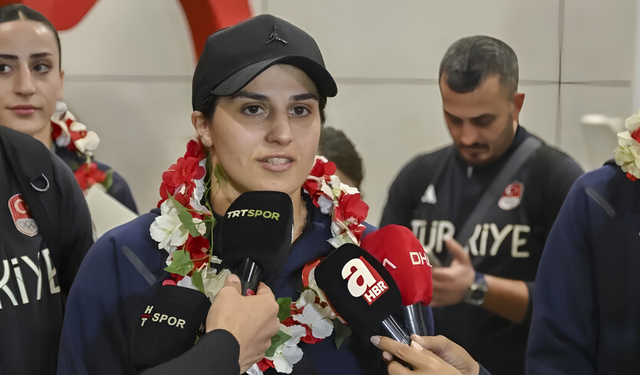 Avrupa’dan 10 madalyayla dönen milli boksörler İstanbul’da karşılandı