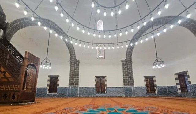 Bakan Ersoy duyurdu: Asırlık mabetler yeniden cemaatiyle buluşacak