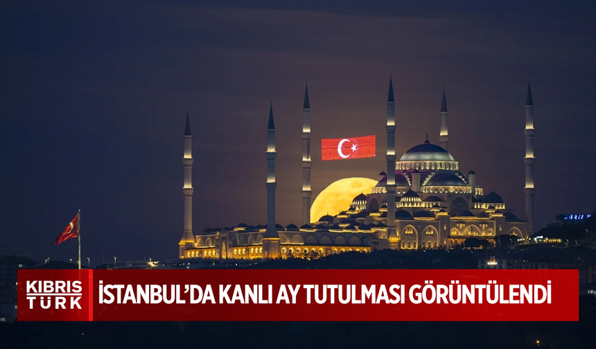Dolunay, Büyük Çamlıca Camii'ni aydınlatarak yükselirken görüntülendi