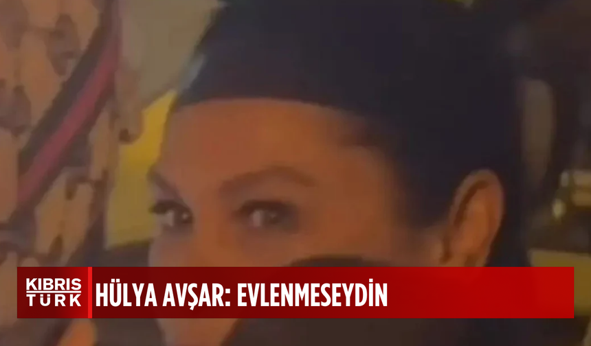 Hülya Avşar, kendisinden beşik isteyen hayranına  "Evlenmeseydin" dedi