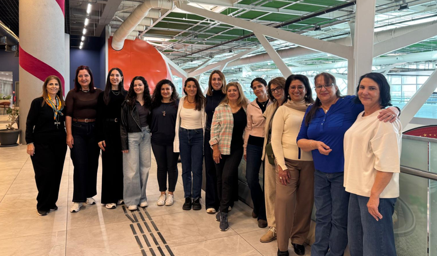 Mavi Fırça Sanat Evi’ndeki 30 kadının resimleri Ankara’da sergilenecek