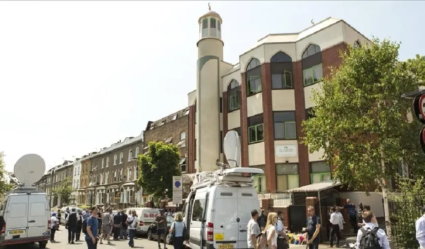 İngiltere’de Camilere Yönelik Saldırılar Arttı