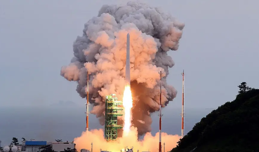 Uzayda tarihi başarı: Güney Kore uydularından sinyal var