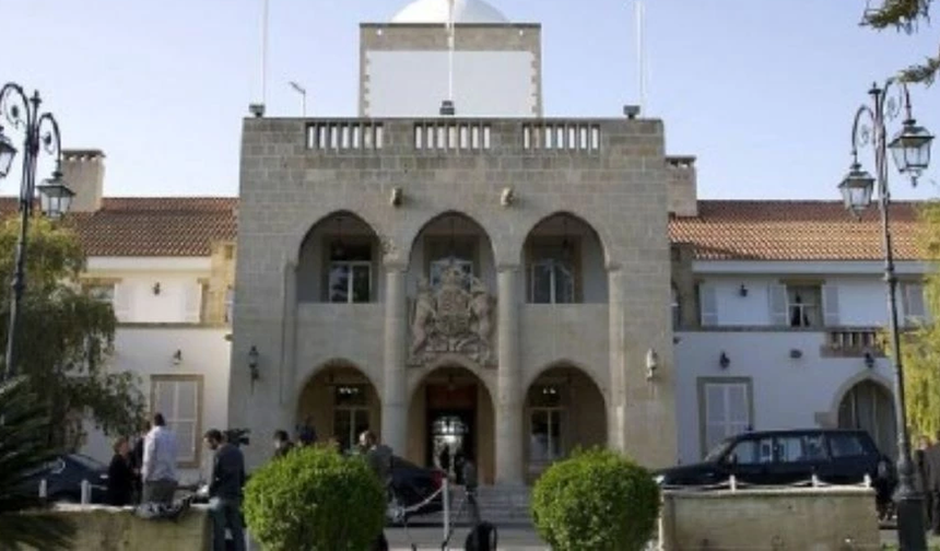 Rum kabinesinde yeni bakanlar görevine başladı