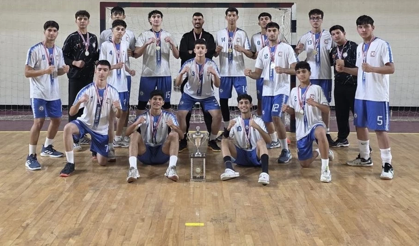 Hala Sultan İlahiyat Koleji, liselerarası hentbolda üst üste 2'nci kez şampiyon