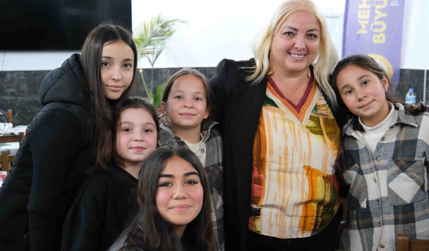 Başkan Tuğlu, Belediye Halk Dansları Topluluğuyla Yeni Yıl Buluşmasında