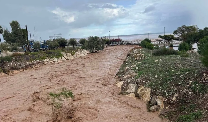 Yoğun yağışlar özellikle Baf bölgesinde sel taşkınlarına neden oldu