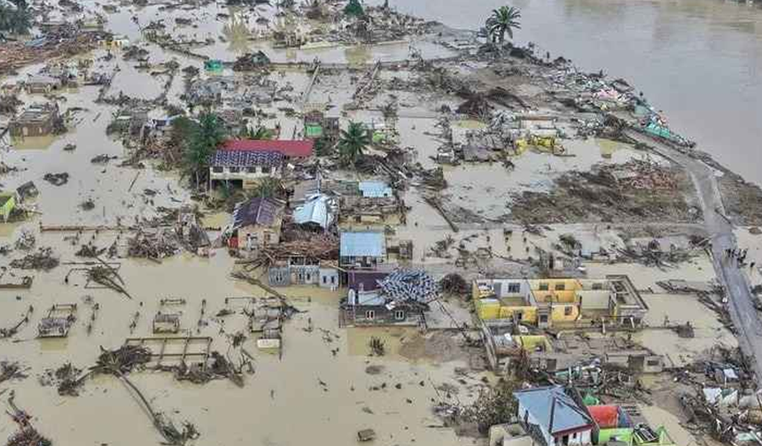 Endonezya'da şiddetli yağışların yol açtığı afetlerde ölü sayısı 1030'a yükseldi