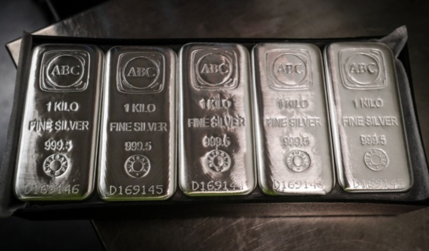 Gümüş rekor seviyeye yakın seyrediyor