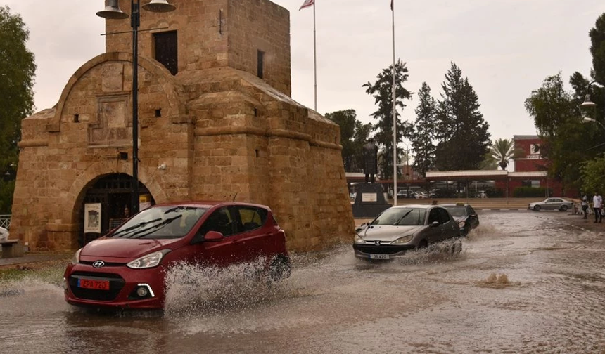 Meteoroloji’den bugün 19.00’dan yarın 14.00’e kadar kuvvetli sağanak ve gök gürültülü yağış uyarısı