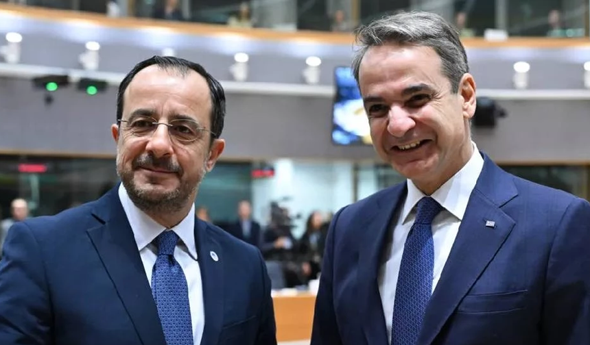 Hristodulidis ve Miçotakis, Üçlü Görüşme Öncesi Kıbrıs Sürecini Masaya Yatırdı