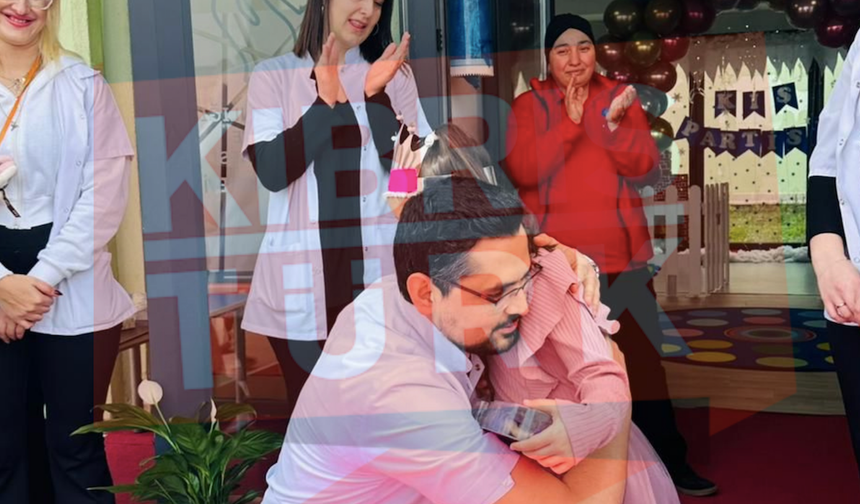 Şehit  Polisin Kızına Hastanede Duygulandıran Doğum Günü Sürprizi