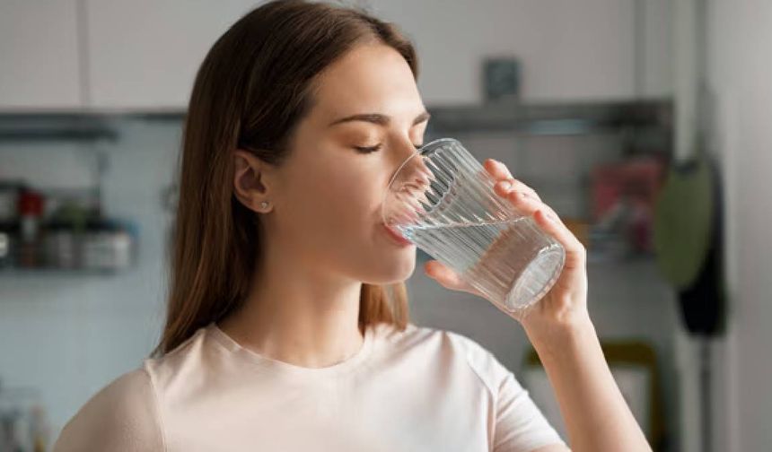 Uzmanlardan uyarı: Yaşınıza göre günlük su ihtiyacınız ne kadar?