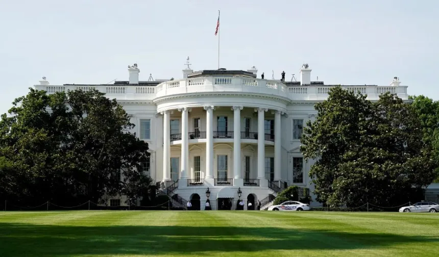 Beyaz Saray'da kısa süreli güvenlik alarmı verildi