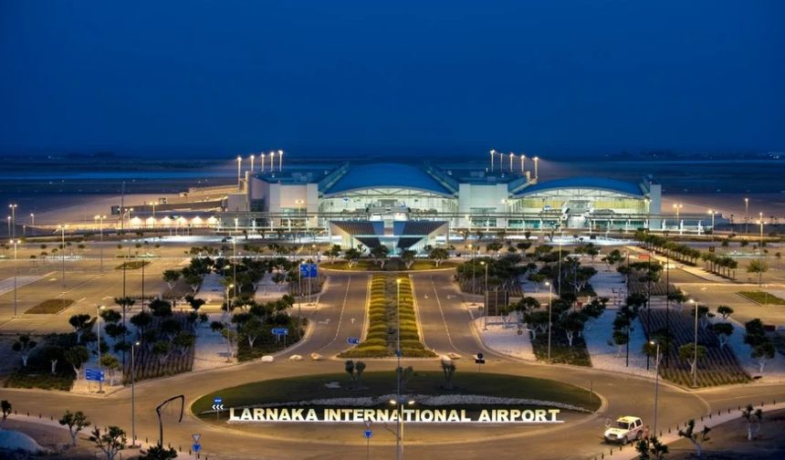 Larnaka Havalimanı’nda 210 karton sigara ele geçirildi