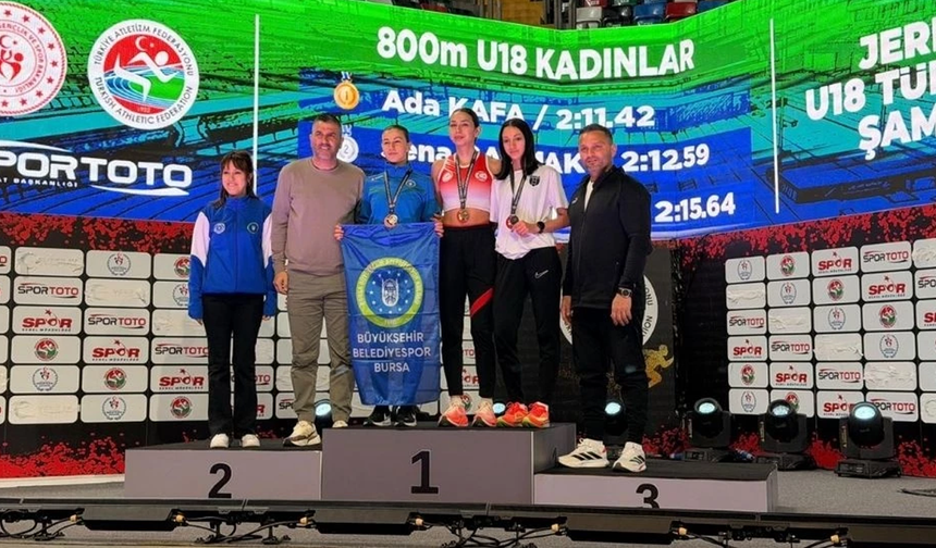 Genç atlet Ada Kafa'dan büyük bir başarı daha! 800 metrede U-18 Türkiye şampiyonu