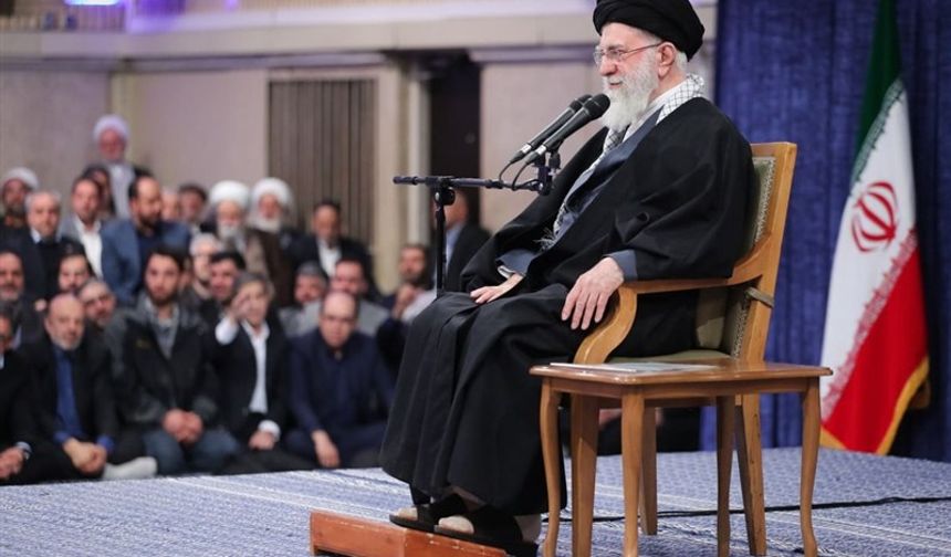 İran Dini Lideri Hamaney: “En tehlikeli silah, savaş gemisini batıran silahtır”