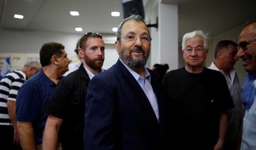 Epstein belgelerinde Ehud Barak imzasıyla kara tahtaya çizilmiş tartışmalı bir harita görüldü