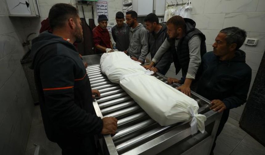 İsrail Gazze'de ramazan ayının ilk gününde 2 kişiyi katletti