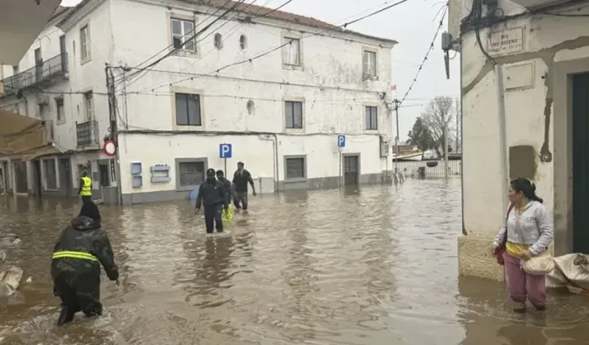Portekiz’de fırtına alarmı: Binlerce kişi tahliye edildi