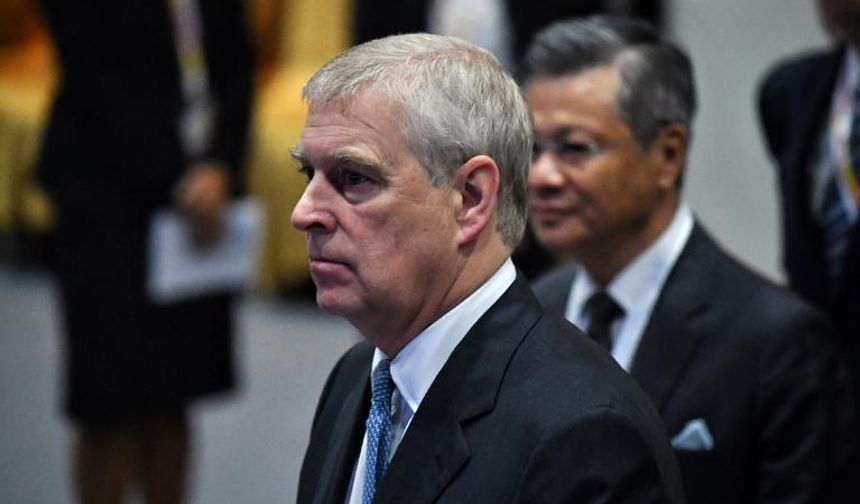 Kraliçe Elizabeth'in, Epstein mağduruna sus payı ödemesi için oğluna borç verdiği öne sürüldü