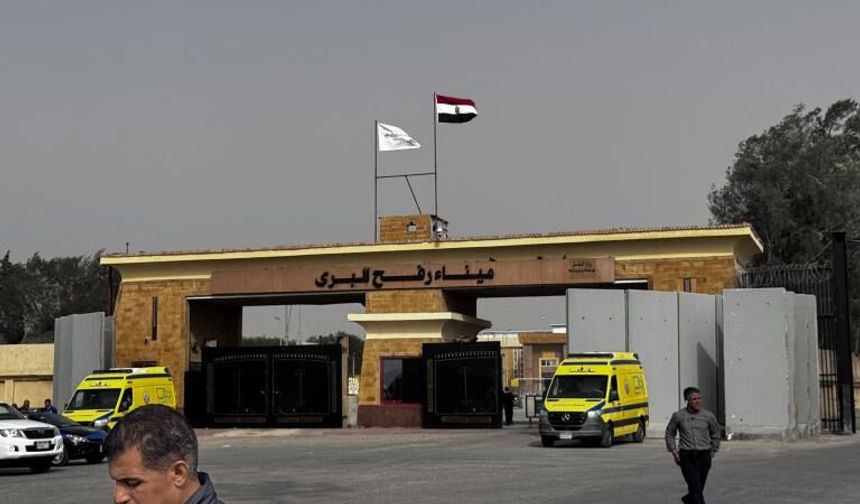 Soykırımcı İsrail, İran misillemesini gerekçe göstererek Gazze’ye açılan tüm kapıları kapattı