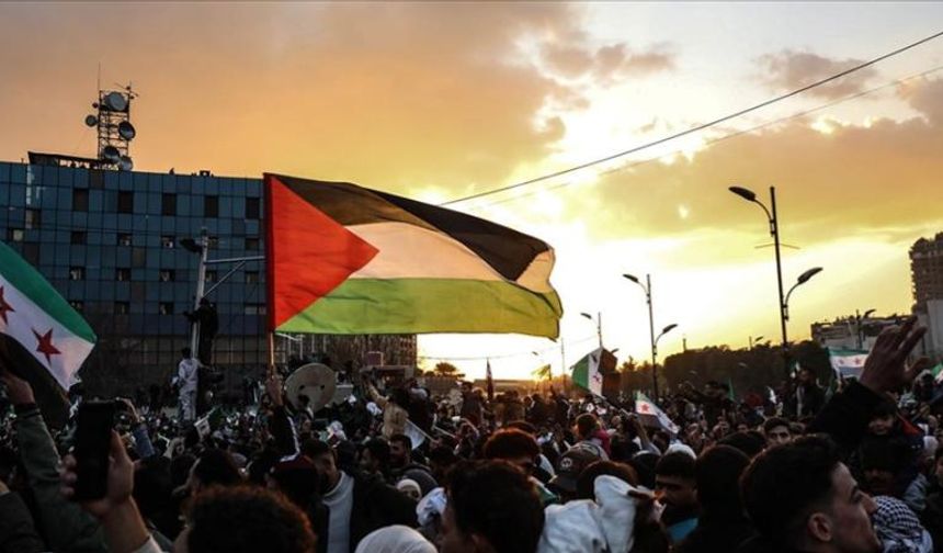 Suriye'nin başkenti Şam’da 14 yıl sonra ilk kez ramazan topu atıldı