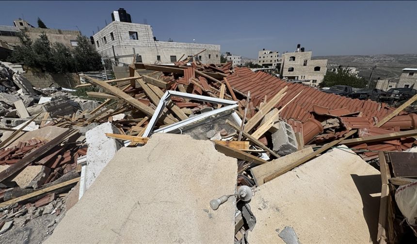 İsrail, işgal altındaki Doğu Kudüs'te yeni evlenen Filistinliye kendi evini yıktırdı