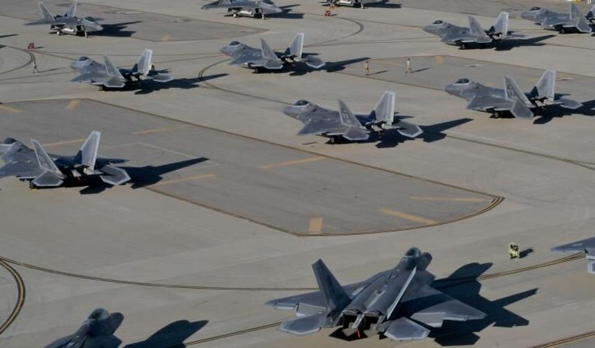WP: ABD, İran ile 2. tur görüşmelerden bu yana bölgeye yakın 150 uçak daha kaydırdı