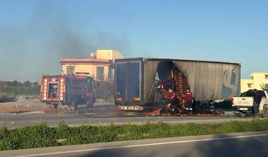 Lefkoşa–Gazimağusa Yolunda Portakal Yüklü TIR Yandı
