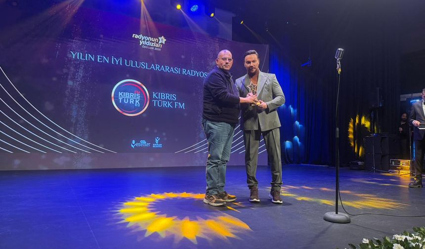 KıbrısTürk FM’e Uluslararası Başarı Ödülü, Takdimi Sinan Akçıl’dan geldi
