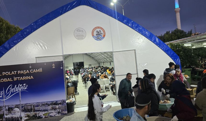 İş insanı Burak Baskaş’tan 1300 kişilik iftar