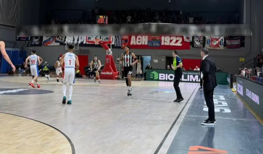 Yunanistan'da skandal pankart! Hem Türk polisine hem de Beşiktaş'a hadsiz saldırı