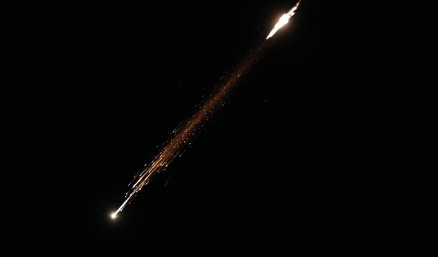 İran, Basra Körfezi’nde iki petrol tankerini vurduğunu açıkladı