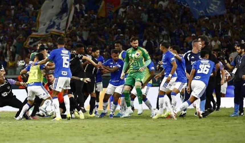 Brezilya'da olaylı maç! 23 kırmızı kartla tarihe geçti