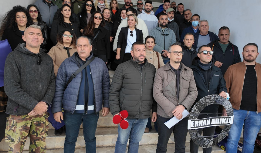 Mağusa Limanı’nda protesto: Güç-Sen siyah çelenk bıraktı