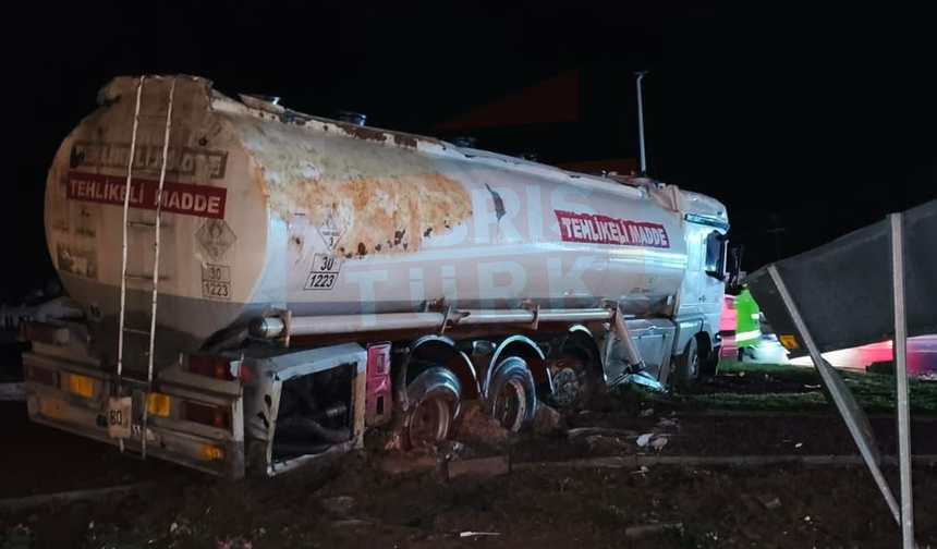 AKARYAKIT TANKERİ DEVRİLDİ: FACİA KIL PAYI ATLATILDI