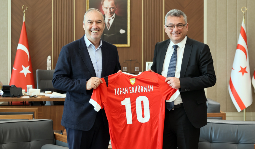 Cumhurbaşkanı Erhürman, KTFF başkanı ve yönetim kurulu üyelerini kabul etti