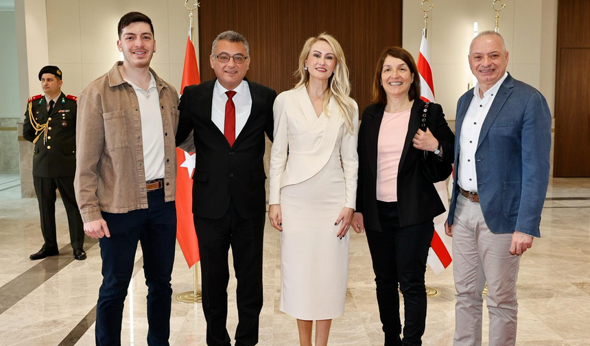 Cumhurbaşkanı Tufan Erhürman ve eşi Nilden Bektaş Erhürman halkla bayramlaştı