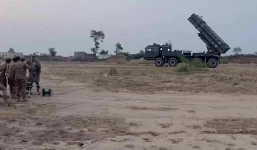 Pakistan, Afganistan'a karşı askeri operasyonlarına yeniden başladı