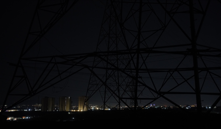 Tahran’da art arda patlamalar