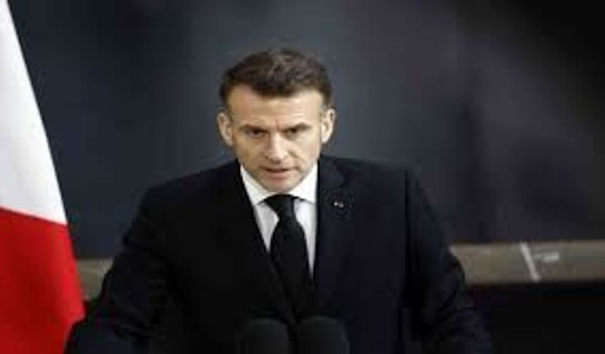 Macron, Pezeşkiyan ile görüştü: İran’dan bölge ülkelerine saldırılarını durdurmasını istedi