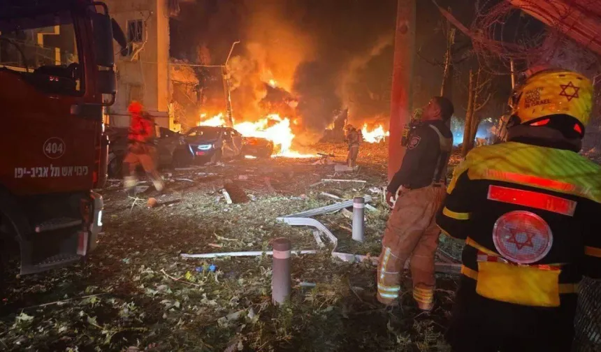 İran’dan Tel Aviv’e yoğun misilleme: Hipersonik füzeler 3 saattir hedefleri vuruyor